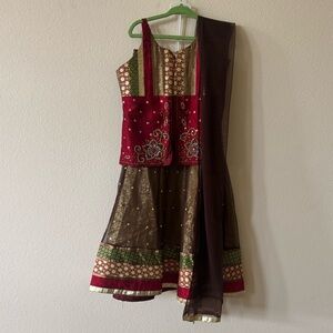 NWT Girls 3-piece Lengha Set Indian size 28 (7-8 years old)